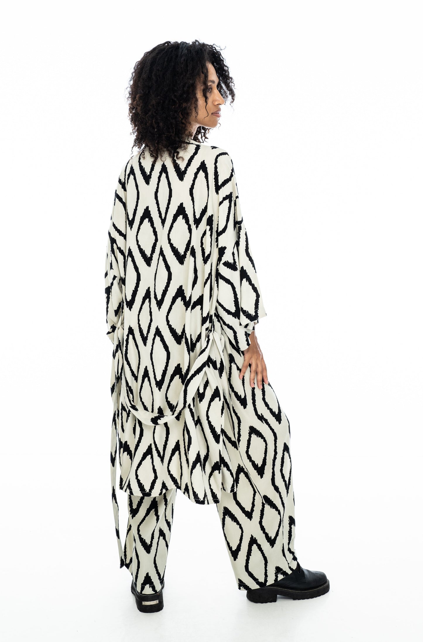 Kimono Set for Women in off-White/Black