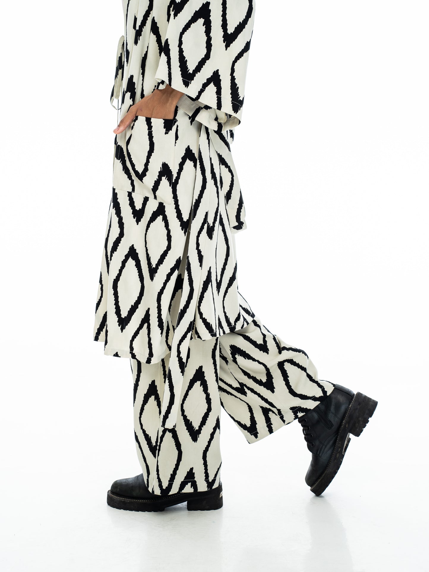 Kimono Set for Women in off-White/Black