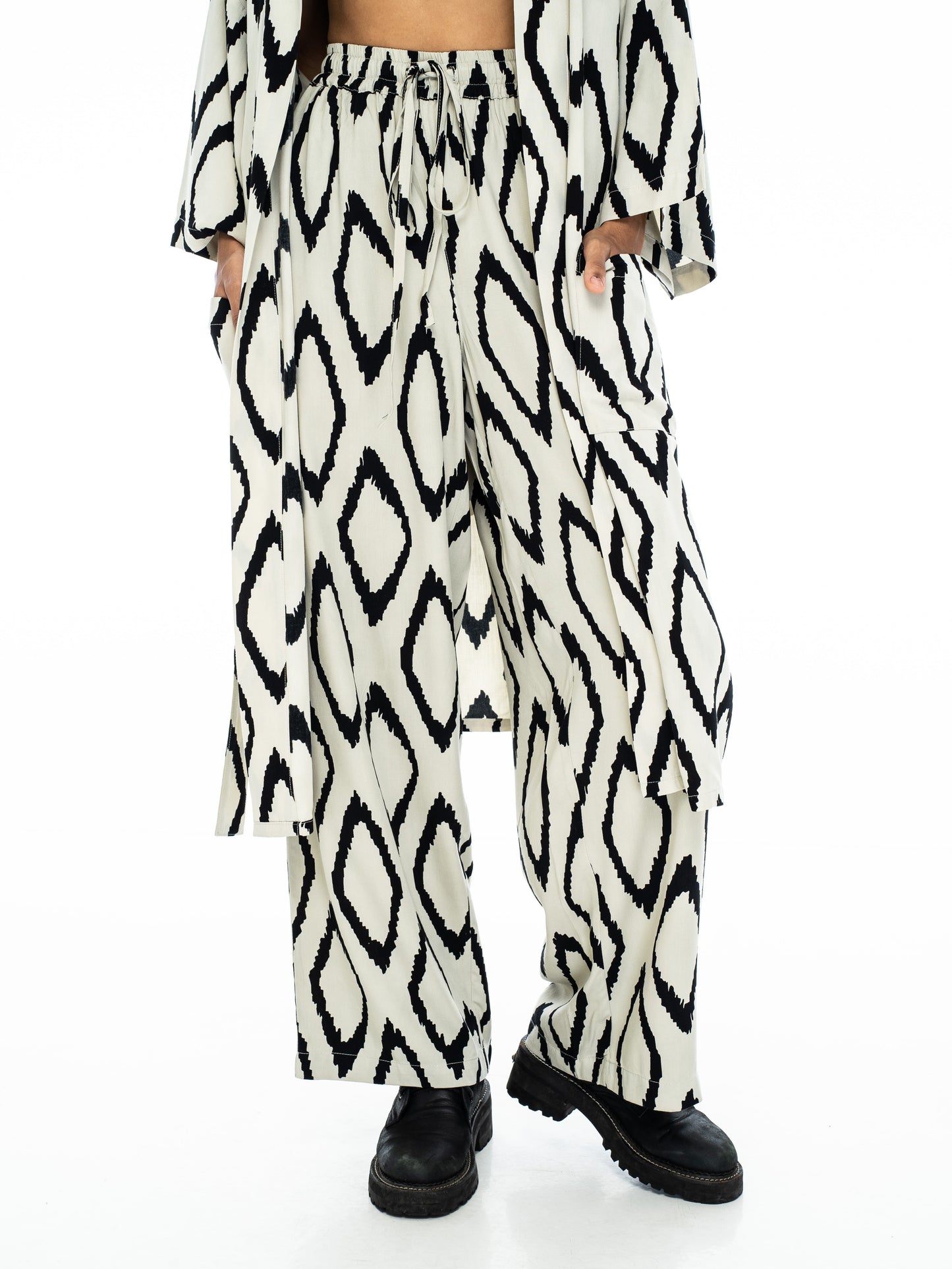 Kimono Set for Women in off-White/Black