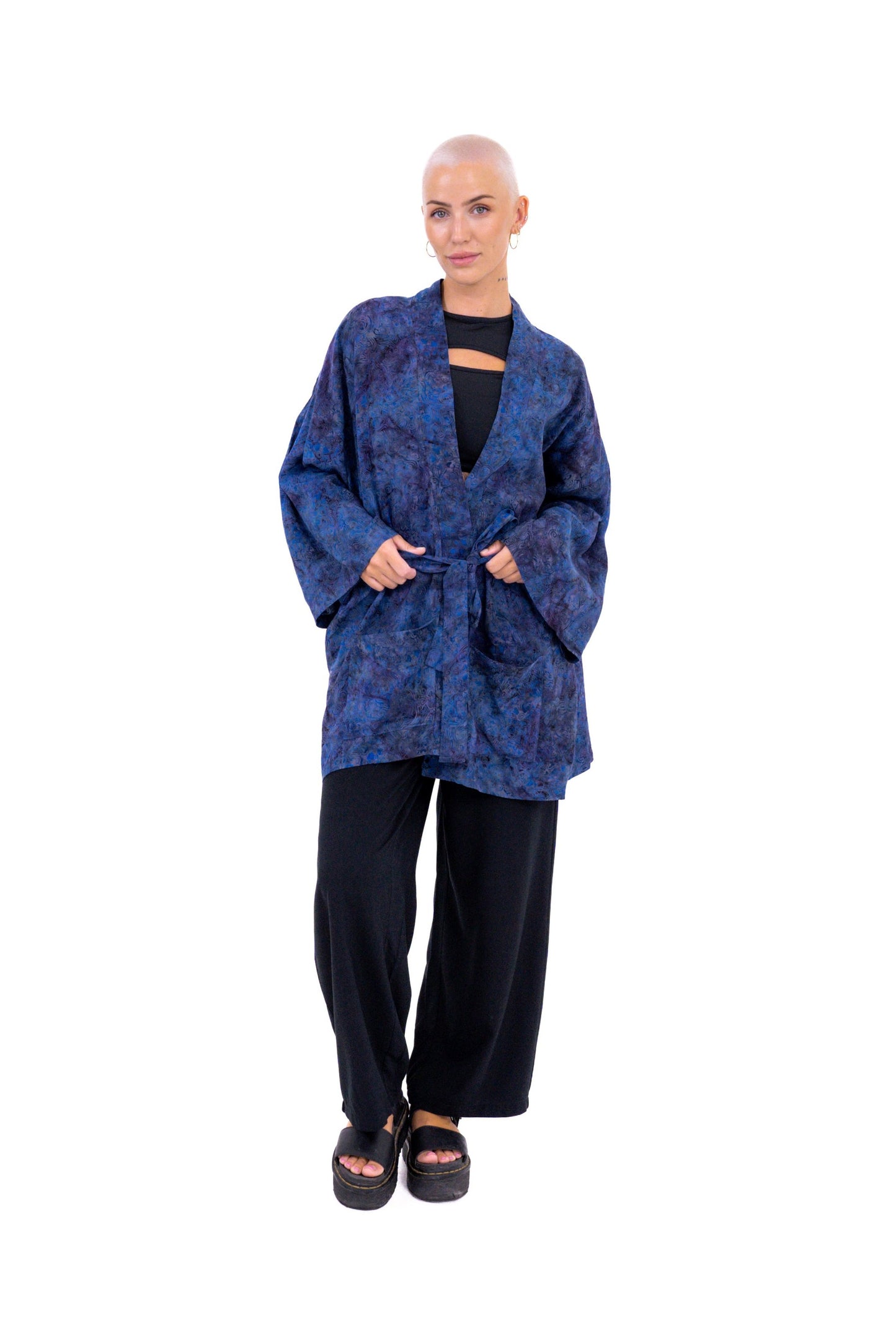 Kurzer Midnight-Blue handmade Kimono