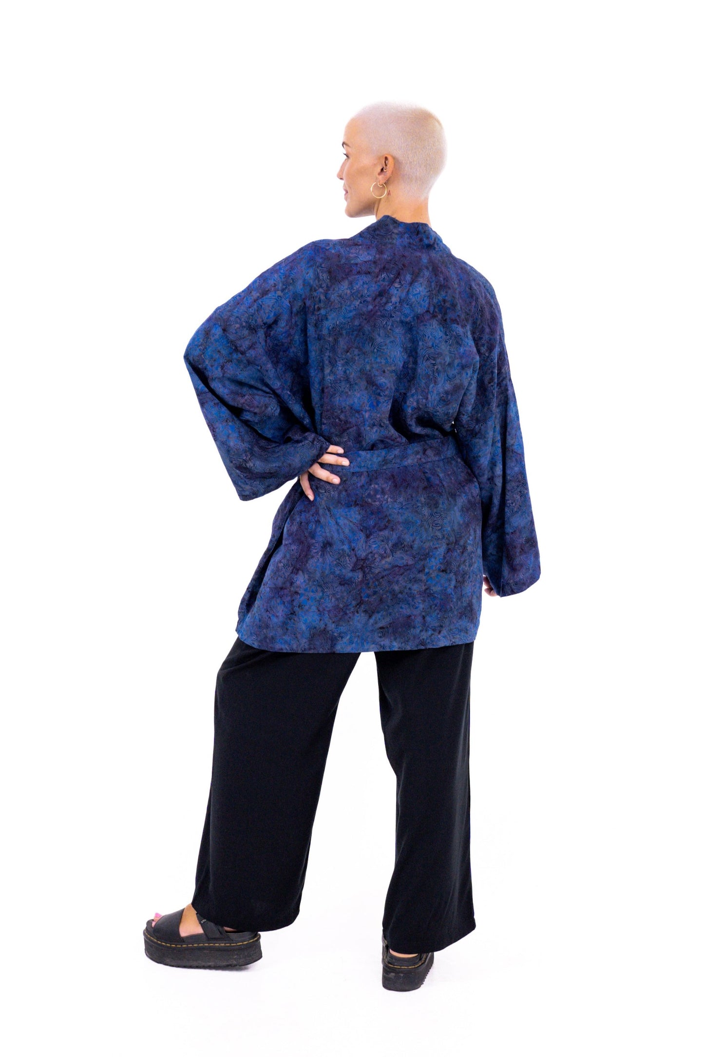 Kurzer Midnight-Blue handmade Kimono