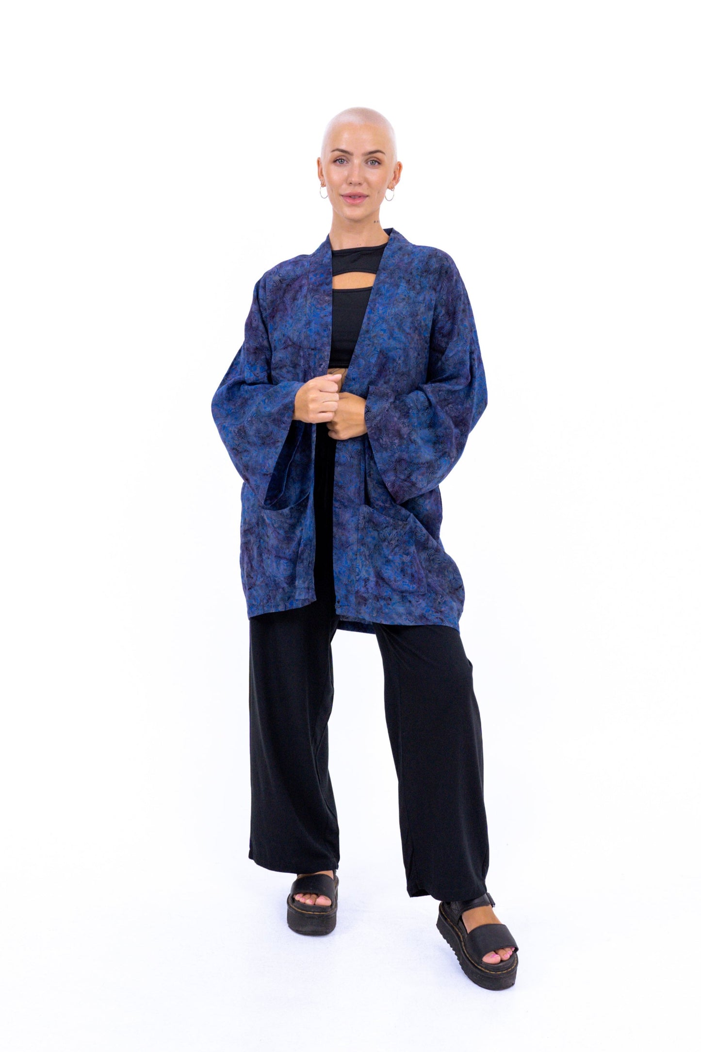 Kurzer Midnight-Blue handmade Kimono