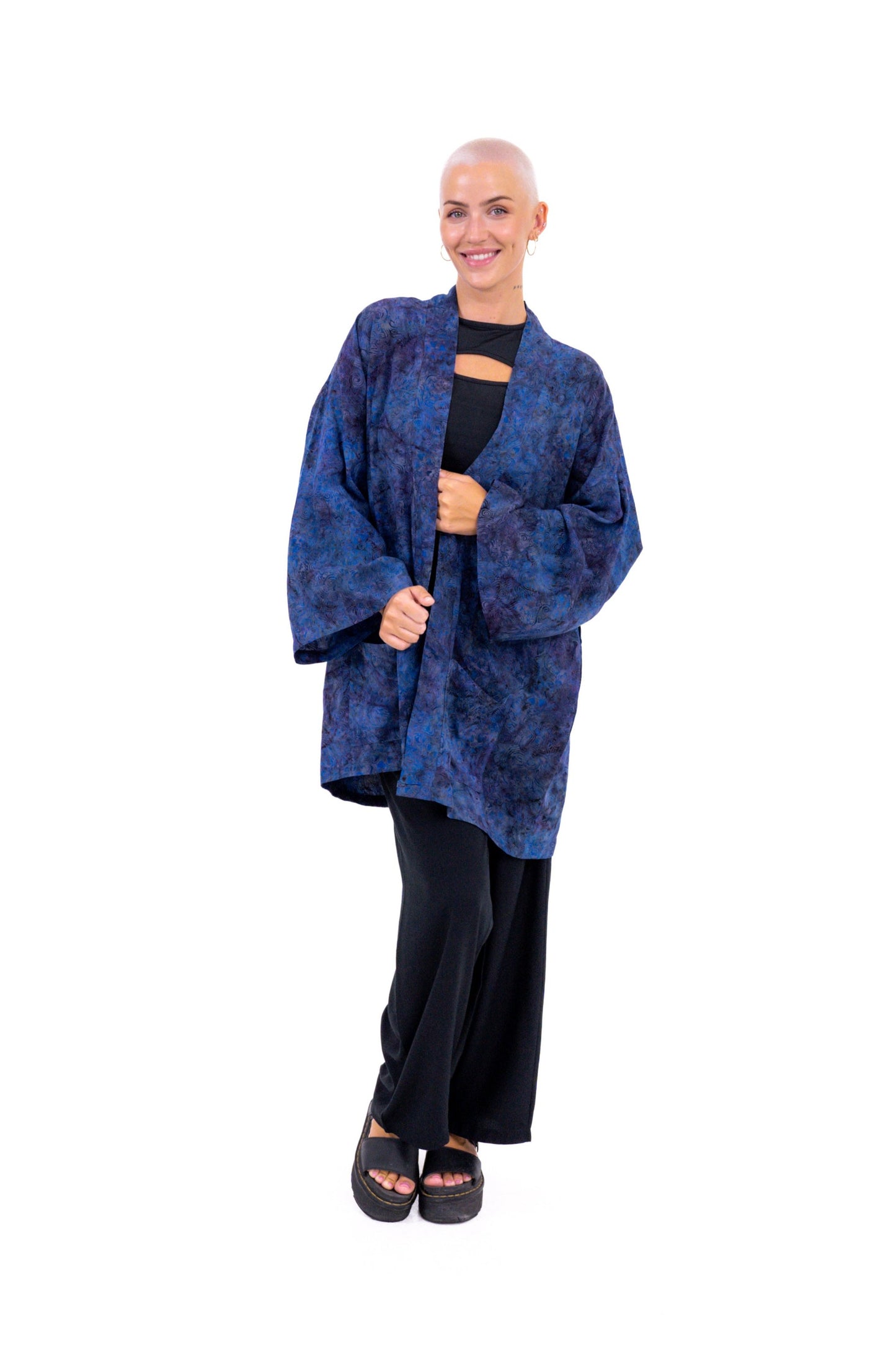 Kurzer Midnight-Blue handmade Kimono