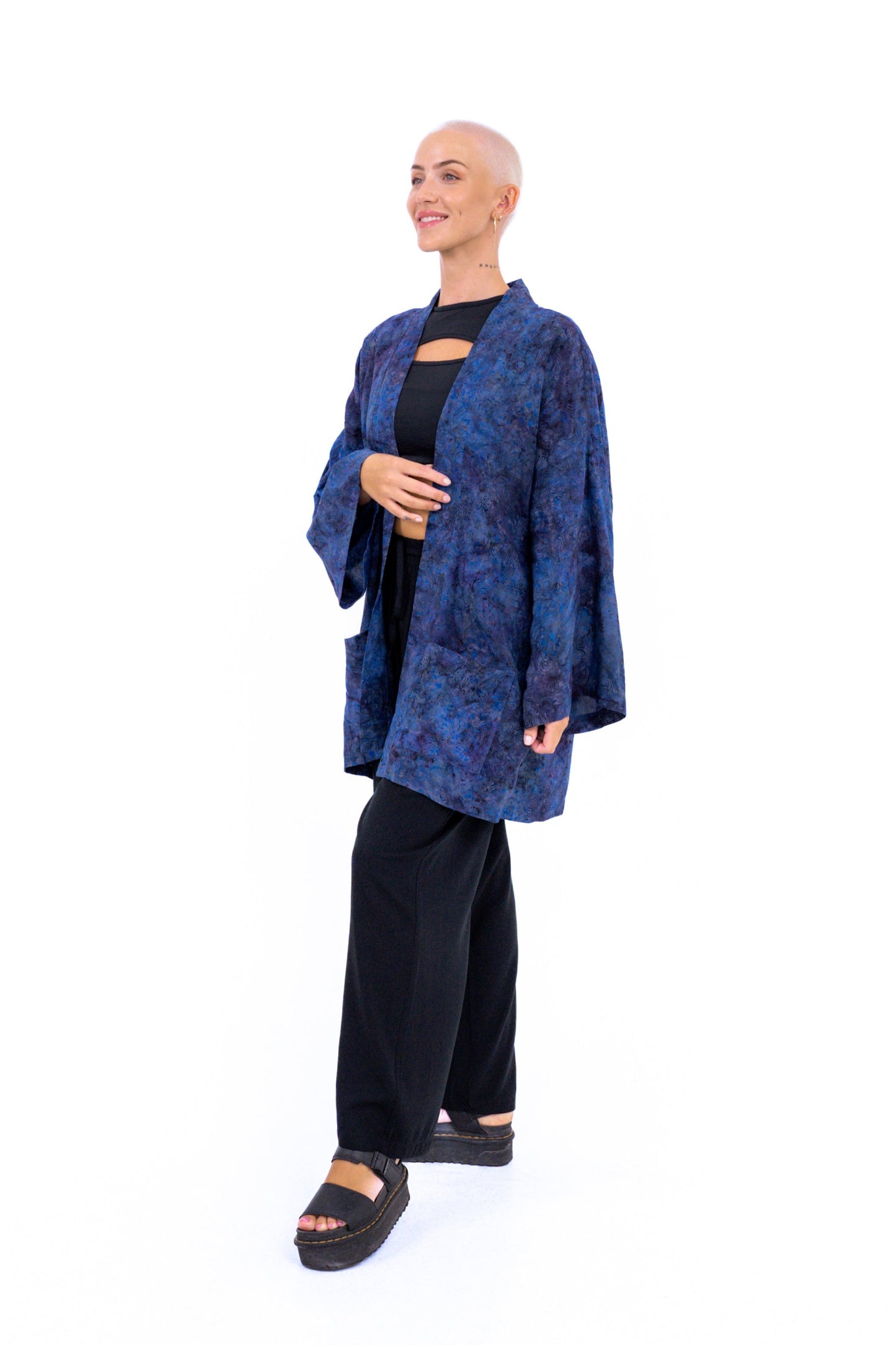 Kurzer Midnight-Blue handmade Kimono